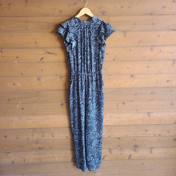 1 State Gray Snakeskin Ruffle Sleeve Jumpsuit XS Loose Leg Keyhole Back - Picture 1 of 6